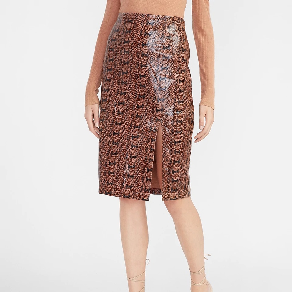 Express High Waisted Faux Leather Snakeskin Pencil Skirt…Sz: 8….Color: Brown
